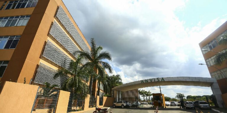 Anvisa ordena retirada de cosméticos e produtos de limpeza falsificados do mercado