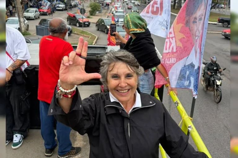 Erika Kokay reforça defesa da democracia em ato final de campanha no Distrito Federal